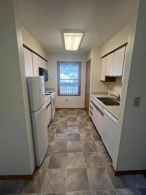 2 bed, 905 sqft, $1,035 — Photo 3
