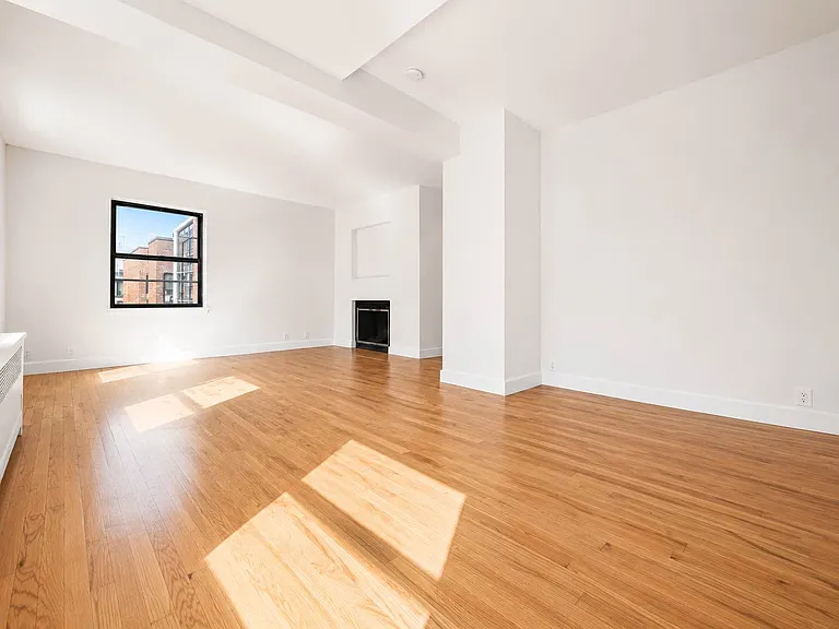 201 E 12th St #Penthouse 15 — Photo 6