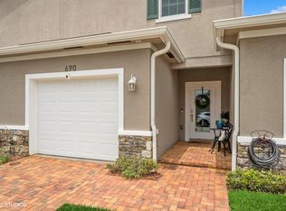 690 NE Waters Edge Ln, Port Saint Lucie, FL 34983