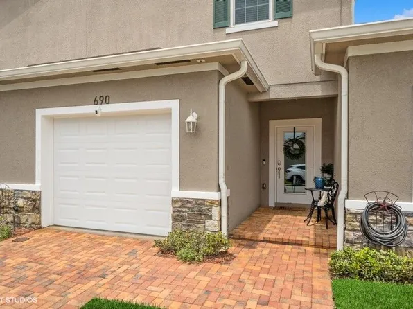 690 NE Waters Edge Lane, Port St Lucie, FL 34983