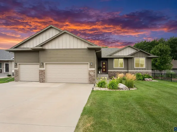 8005 S Brande Acres Cir, Sioux Falls, SD 57108