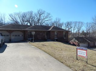 511 Blue Bird Ct, Macon, MO 63552