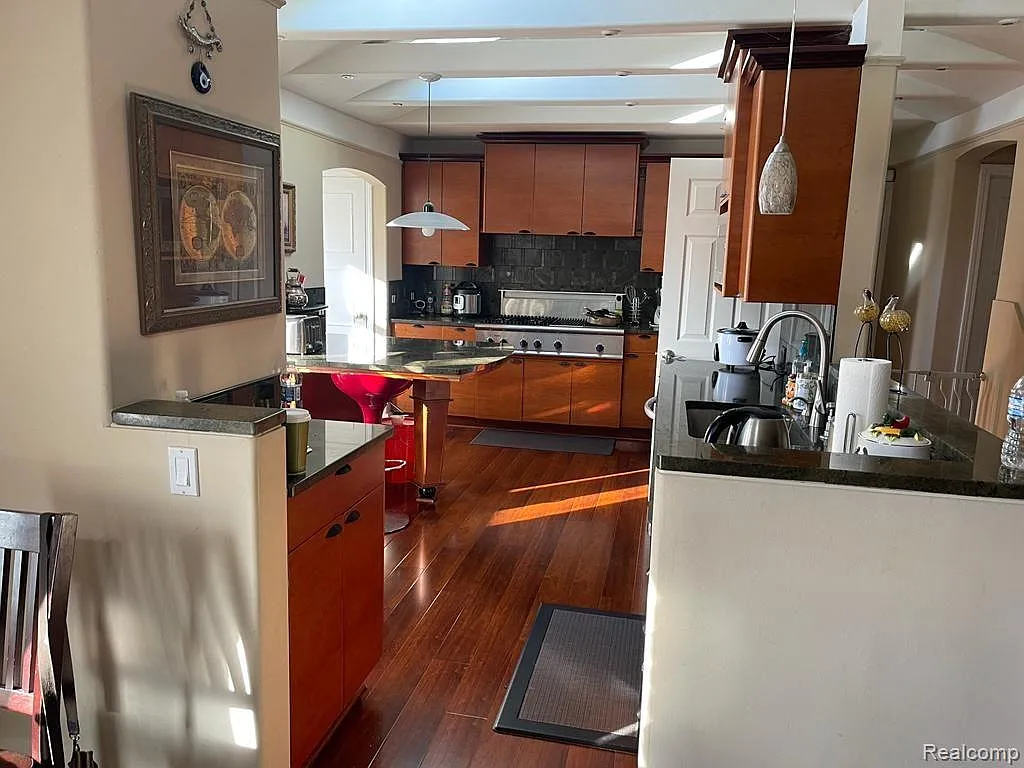 2 bed, 2.0 bath, 1500 sqft, $3,000 — Photo 2