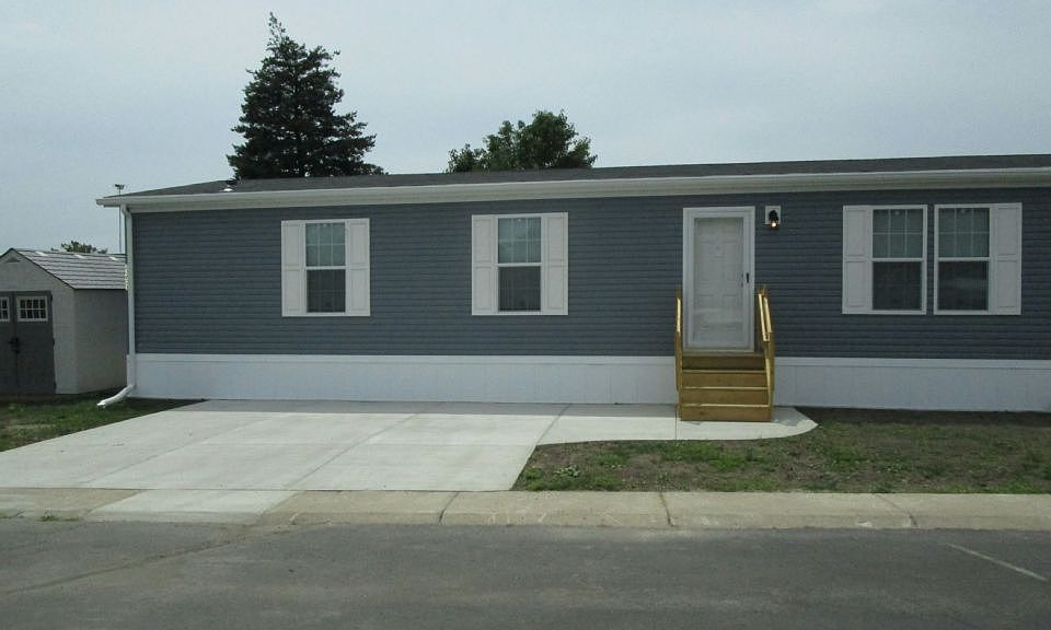 1st image of 23621 Pine Dr