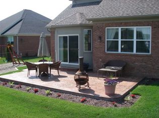 36473 N Pointe Dr, New Baltimore, MI