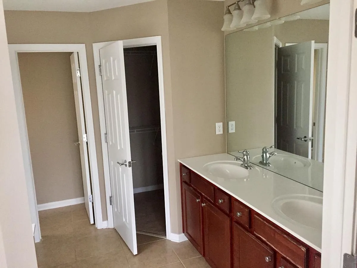 640 Earlham Drive — Photo 4
