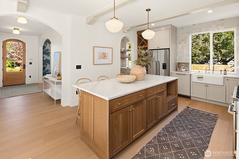 4th image of 6858 26th Avenue NE