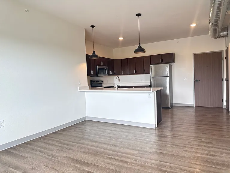 The Leo at the Hub Apartments — Photo 14