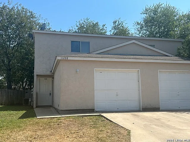 3 bed, 2.5 bath, 1352 sqft, $1,300 — Photo 2