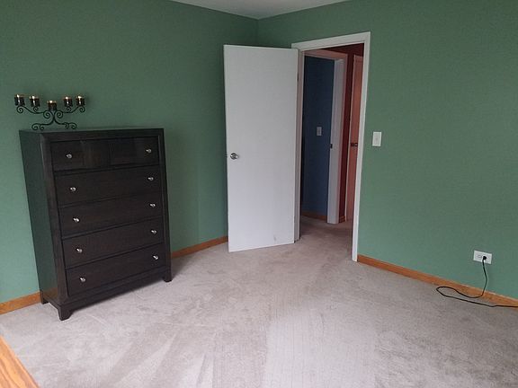 5th image of 16W520 Lake Dr #8