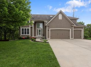 5501 NE Oaks Ridge Ln, Lees Summit, MO 64064