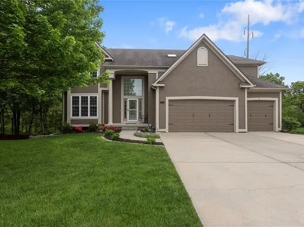 5501 NE Oaks Ridge Ln, Lees Summit, MO 64064
