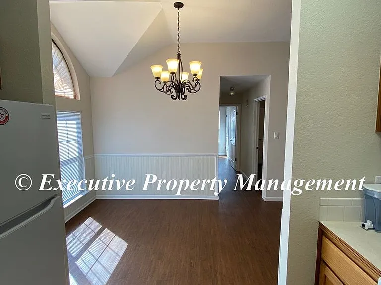 917 Whirlaway Dr — Photo 11