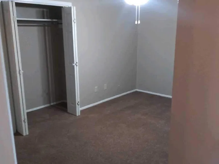 Peachtree Apartments — Photo 33