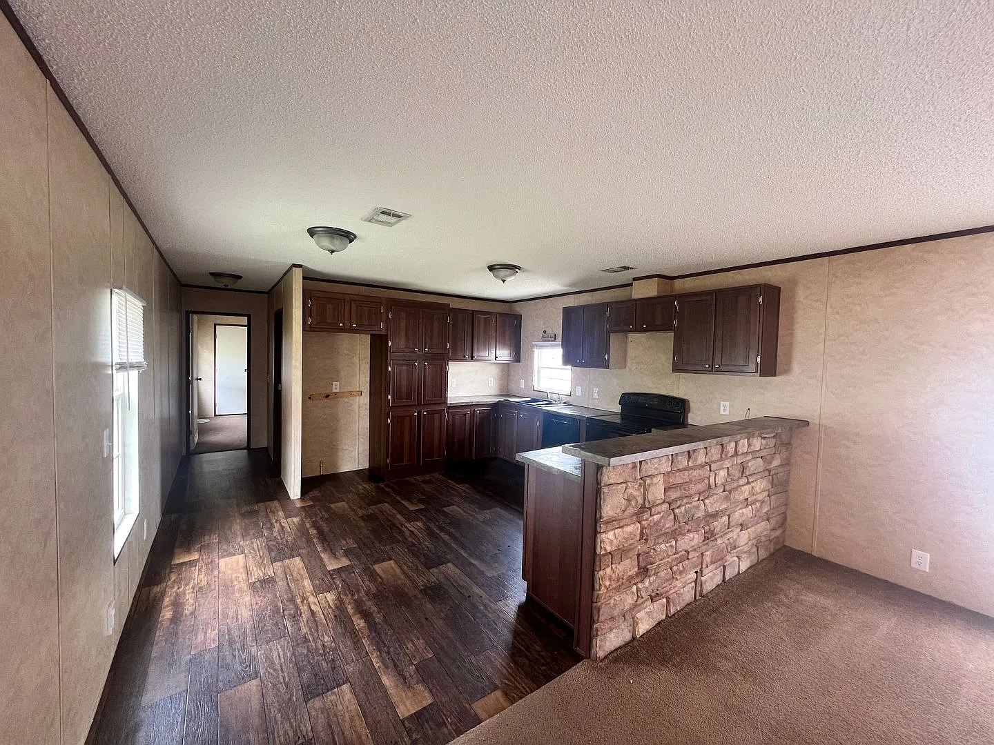 3 Bedroom / 2 Bathroom Home Utilities Not Included — Photo 1