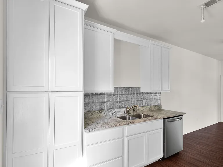 1102 Parkway Trl — Photo 8