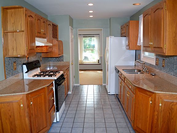 3rd image of 5831 Bristlecone Ct