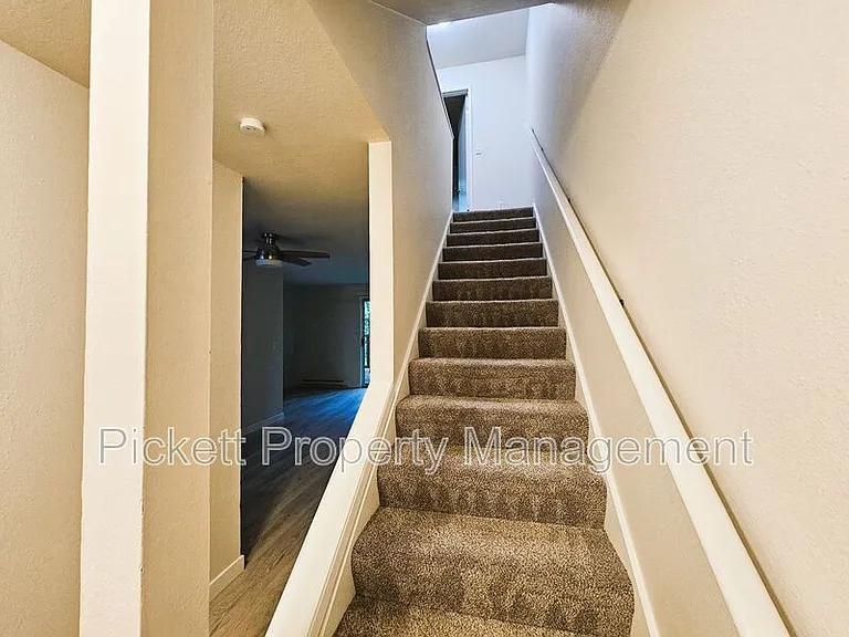 354 NW Edvard St #G — Photo 13