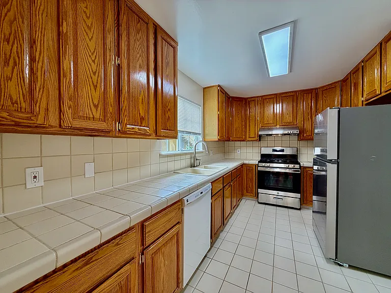 712 Prospect Row — Photo 9