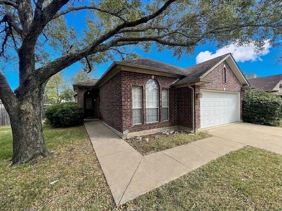3008 Feathercrest Dr