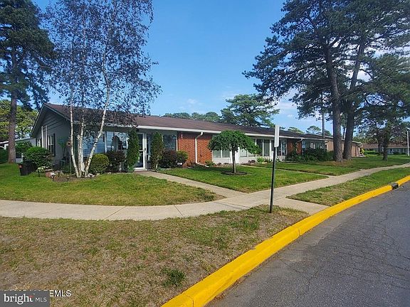 2nd image of 642 Plymouth Dr #B