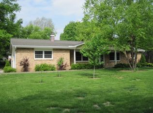 2020 Meadowlake Dr, Charleston, IL 61920