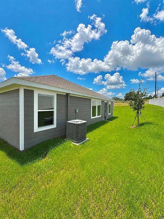 4 bed, 2.0 bath, 1733 sqft, $2,050 — Photo 3