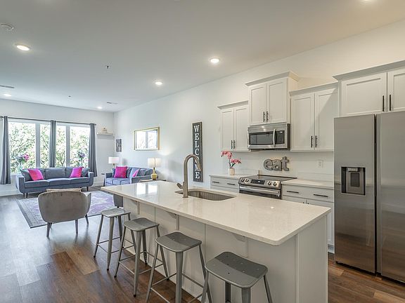 3rd image of 1445 Fagan St Unit 309
