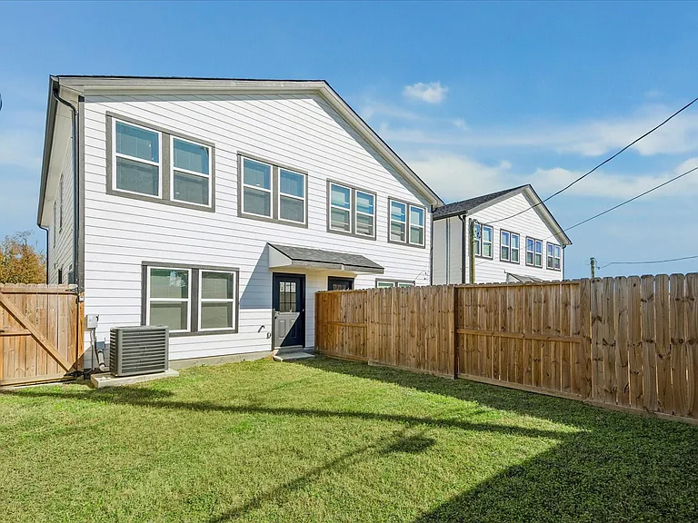 9913 Porto Rico Rd #B — Photo 5