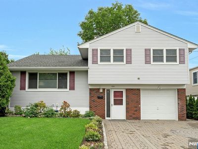 320 W Clinton Ave, Bergenfield, NJ, 07621