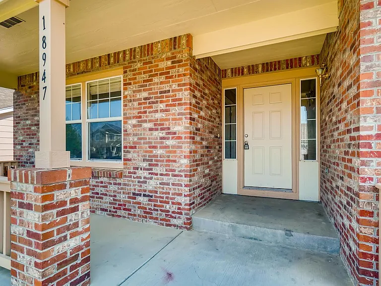 18947 E Baker Pl — Photo 2