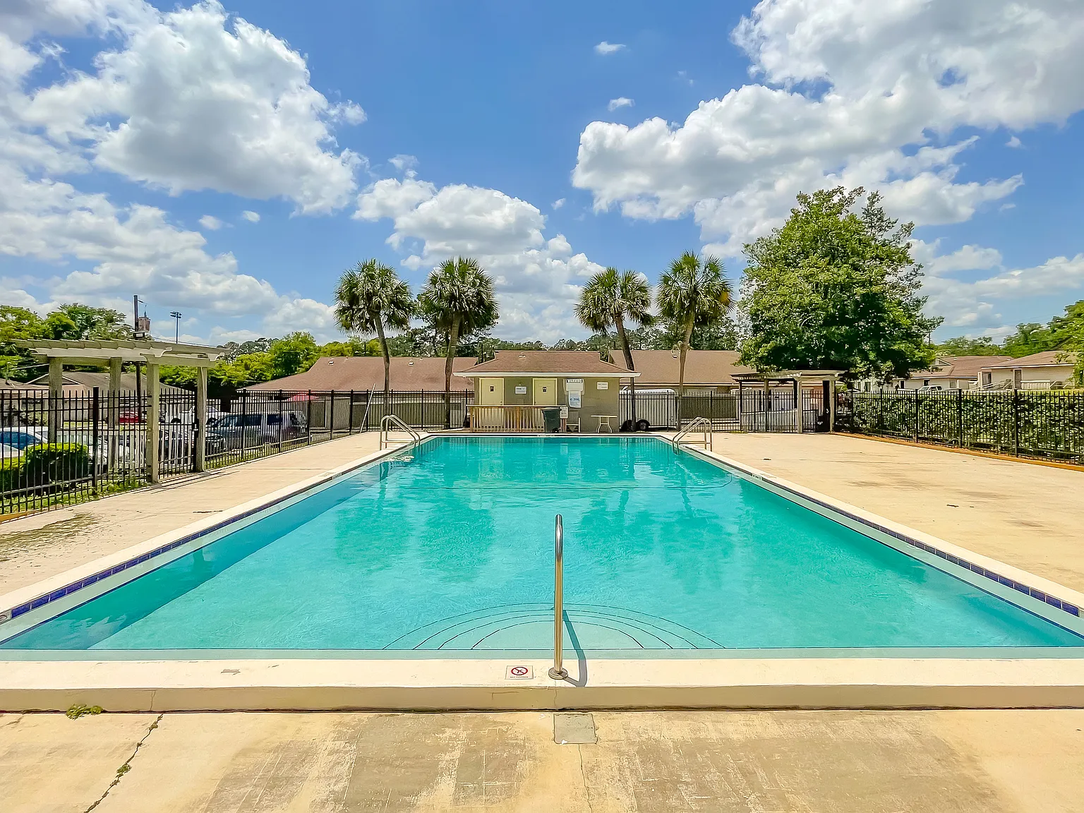 2 bed, 766 sqft, $1,200 — Photo 4