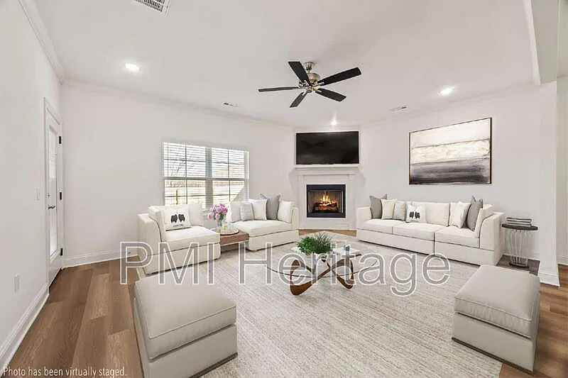 4 bed, 2.5 bath, 2008 sqft, $2,250 — Photo 4