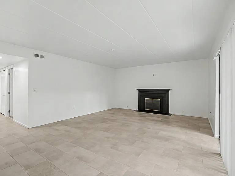 1610 Thunderbird Ln #63 — Photo 9
