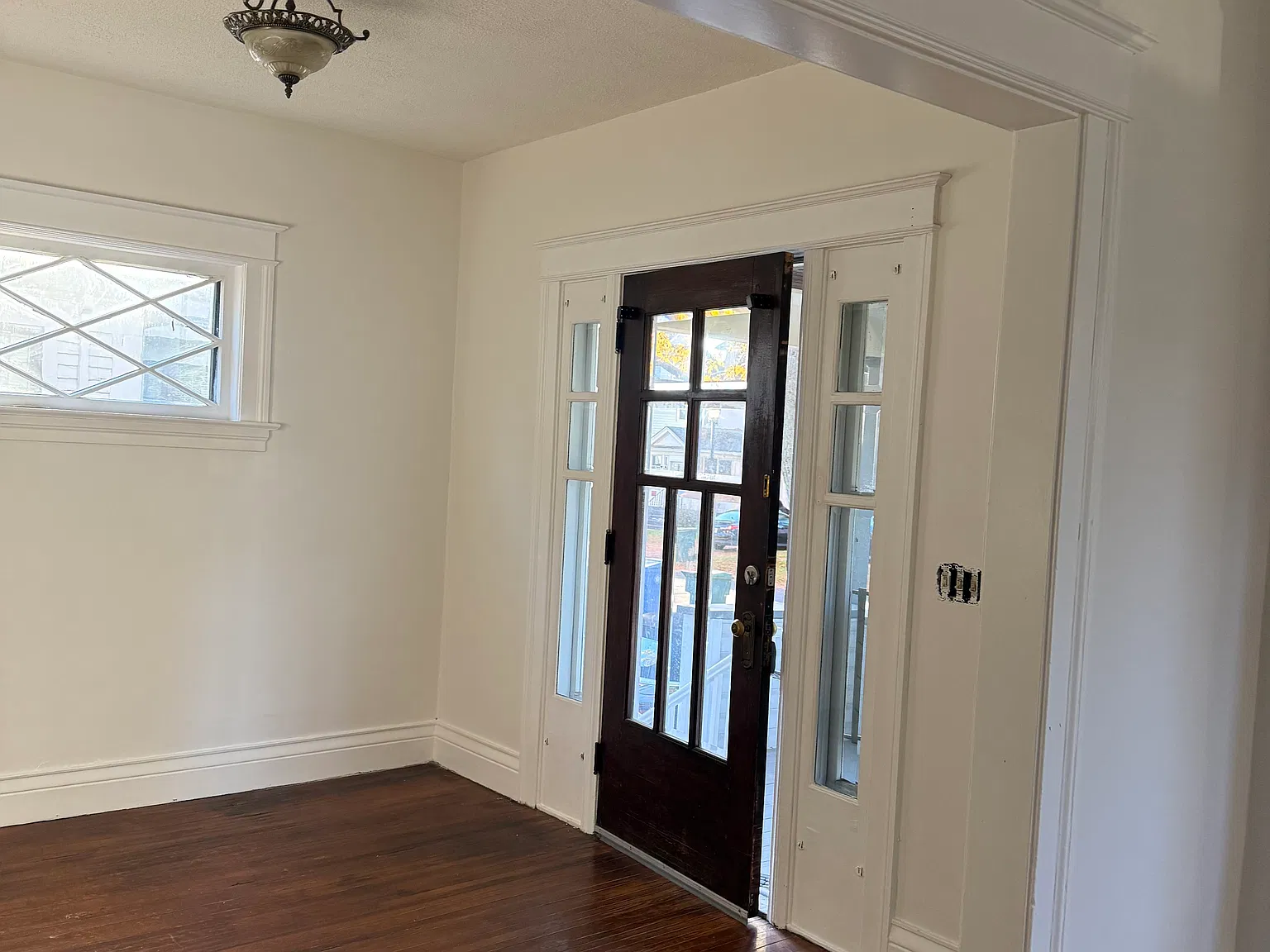 4 bed, 1.5 bath, 1495 sqft, $2,100 — Photo 4