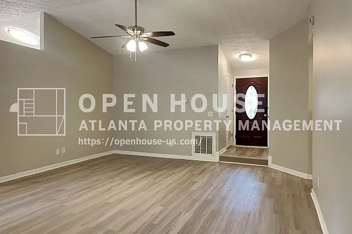 815 Riverstone Ln — Photo 12