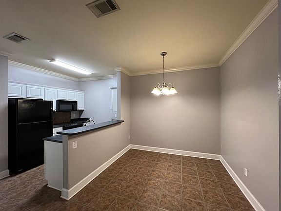 2nd image of 153 Aspen Sq
