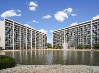 2005 S Finley Rd Unit 212, Lombard, IL 60148