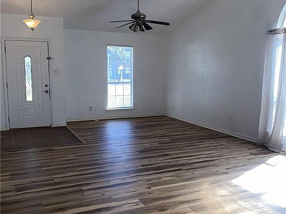 4th image of 1015 McCartney Ct