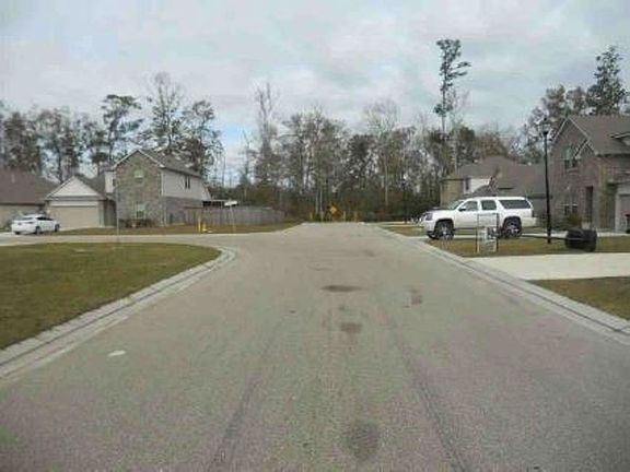 Exterior Neighborhood (street photo)