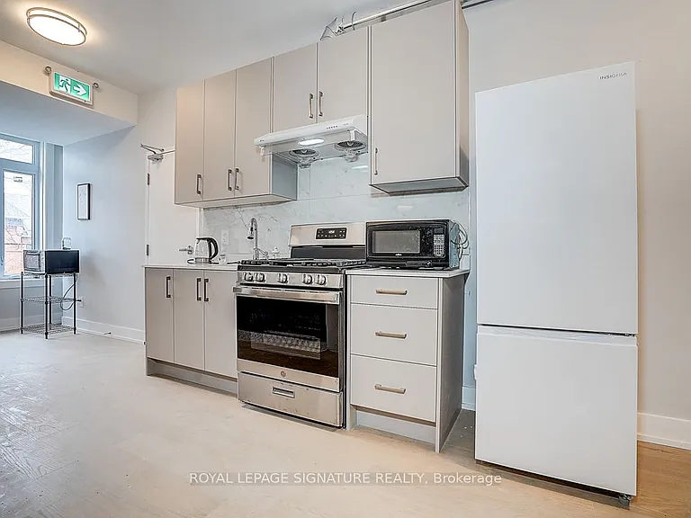 252 Annette St #2 — Photo 8