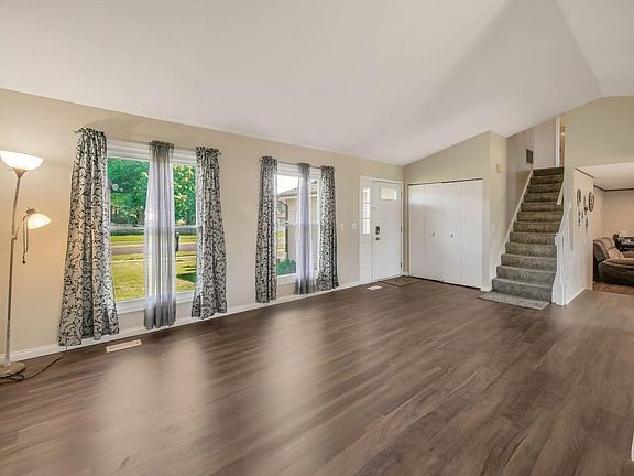 4th image of 191 Pebblecreek Trl