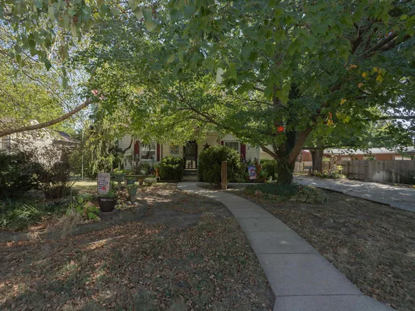 1701 E 7th Ave, Winfield, KS 67156