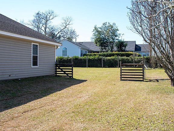 5th image of 206 N Camellia Dr
