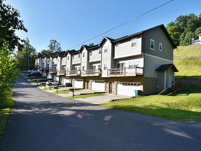 208 Timber Ridge Rd — Photo 1