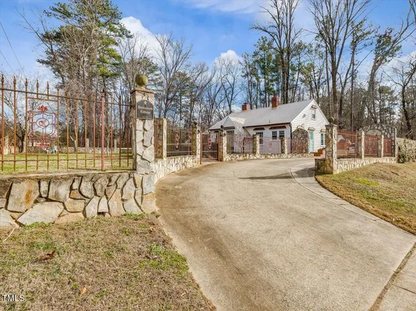 101 Hearthstone Ln, Chapel Hill, NC 27516