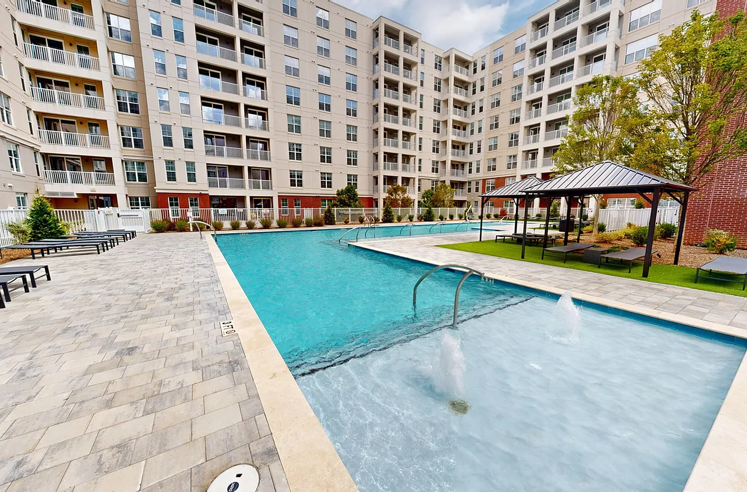 Triton Uptown — Photo 2
