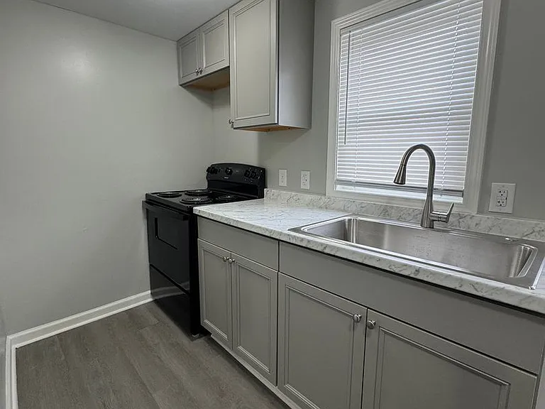 712 Lamont St. — Photo 15