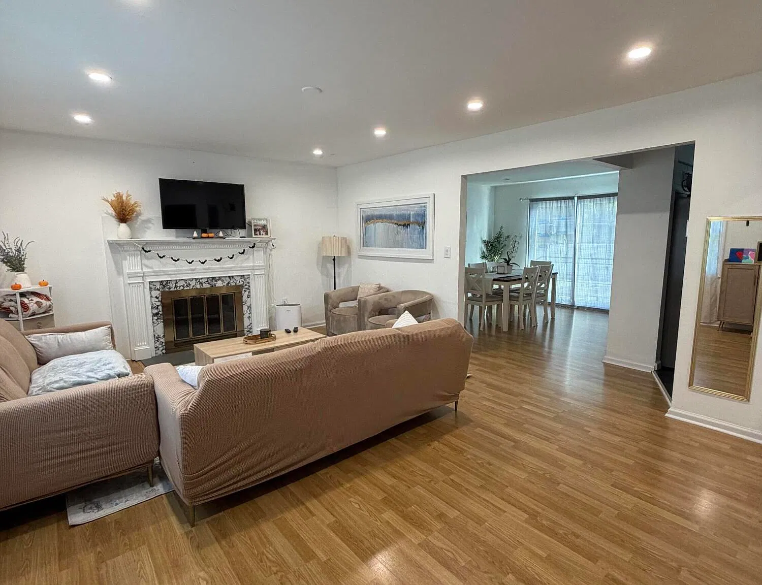 4 bed, 2.5 bath, 1738 sqft, $3,000 — Photo 2