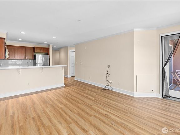 2nd image of 1417 Queen Anne Avenue N #313